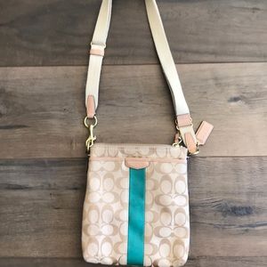 Coach cross body bag small excellent condition